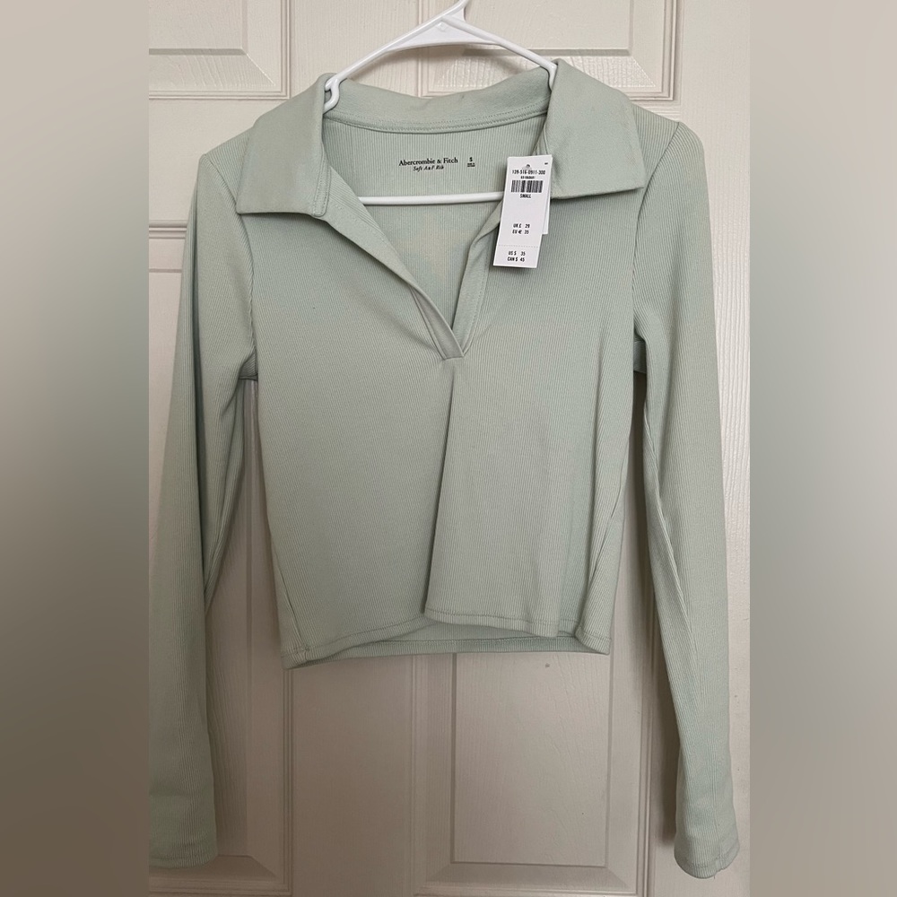 Notch Neck Long Sleeve Top in Pale Green